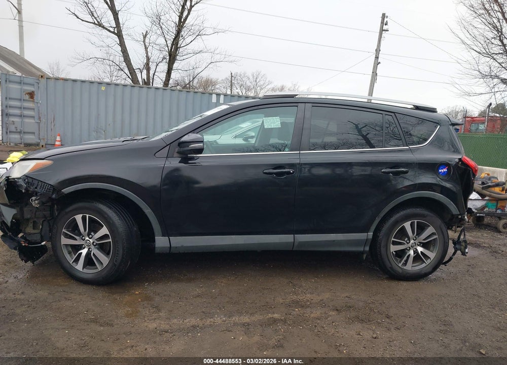 2018 TOYOTA RAV4 XLE VIN: 2T3WFREV3JW417837