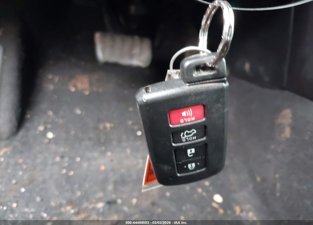 2018 TOYOTA RAV4 XLE VIN: 2T3WFREV3JW417837