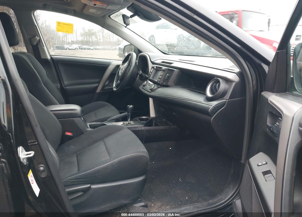 2018 TOYOTA RAV4 XLE VIN: 2T3WFREV3JW417837