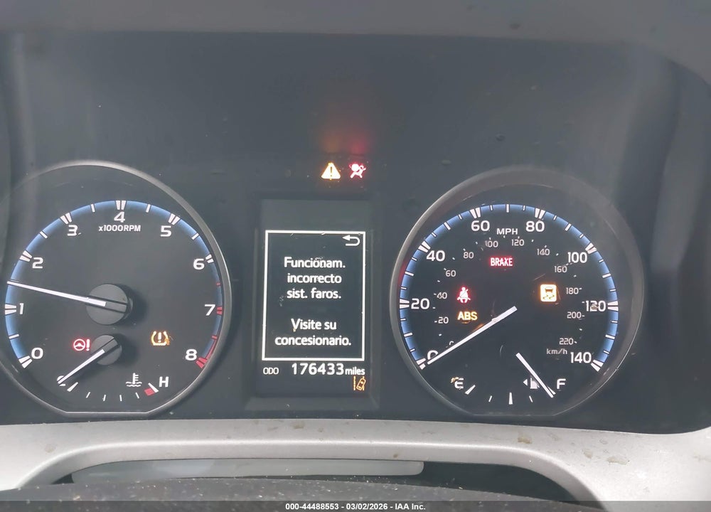 2018 TOYOTA RAV4 XLE VIN: 2T3WFREV3JW417837