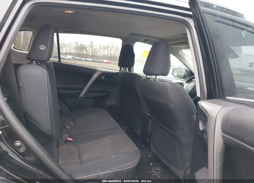 2018 TOYOTA RAV4 XLE VIN: 2T3WFREV3JW417837