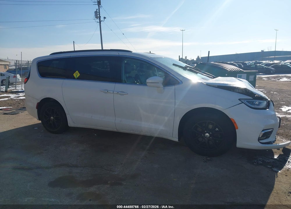 2022 CHRYSLER PACIFICA TOURING L VIN: 2C4RC1BG1NR115170