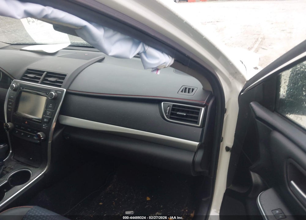 2015 TOYOTA CAMRY SE VIN: 4T1BF1FK4FU496097