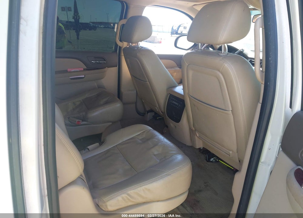 2010 CHEVROLET SUBURBAN 1500 LTZ VIN: 1GNUCKE01AR250266