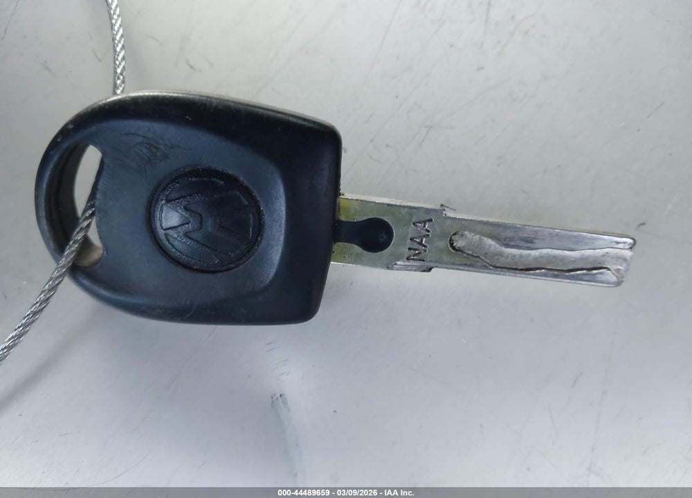 2010 VOLKSWAGEN NEW BEETLE 2.5L VIN: 3VWPG3AG5AM009392