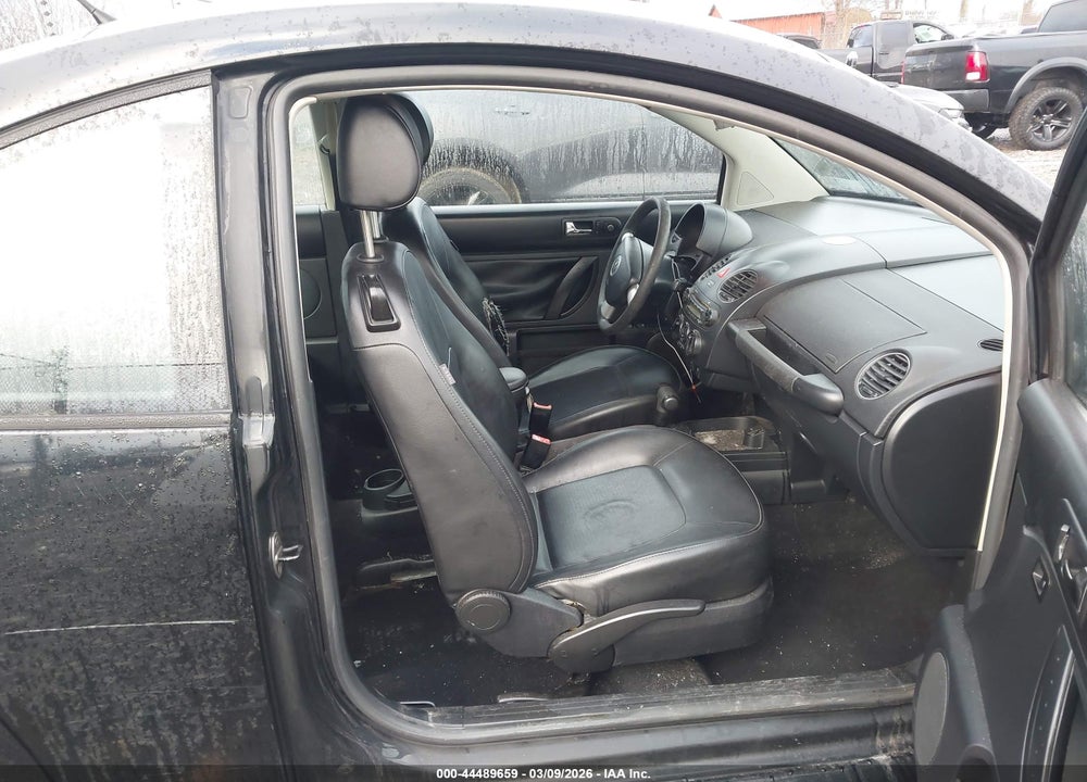 2010 VOLKSWAGEN NEW BEETLE 2.5L VIN: 3VWPG3AG5AM009392