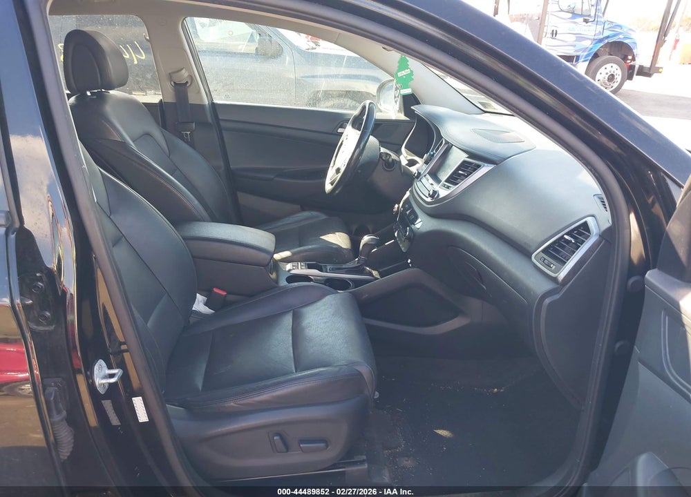 2016 HYUNDAI TUCSON LIMITED VIN: KM8J3CA26GU243422