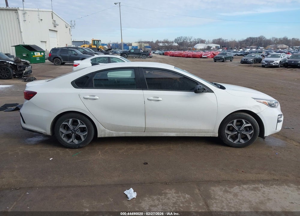 2019 KIA FORTE LXS VIN: 3KPF24AD4KE075985