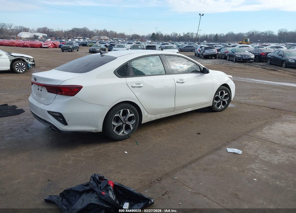 2019 KIA FORTE LXS VIN: 3KPF24AD4KE075985