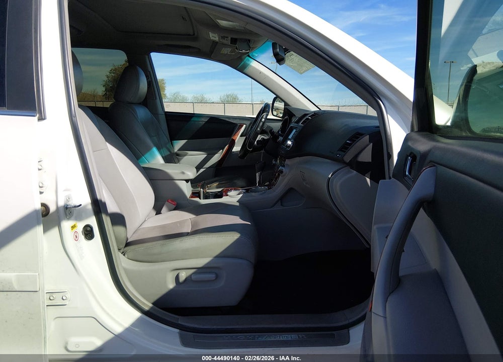 2011 TOYOTA HIGHLANDER LIMITED V6 VIN: 5TDYK3EH1BS047843