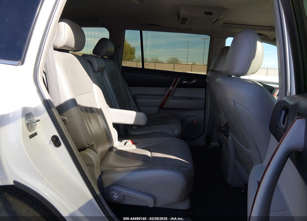 2011 TOYOTA HIGHLANDER LIMITED V6 VIN: 5TDYK3EH1BS047843