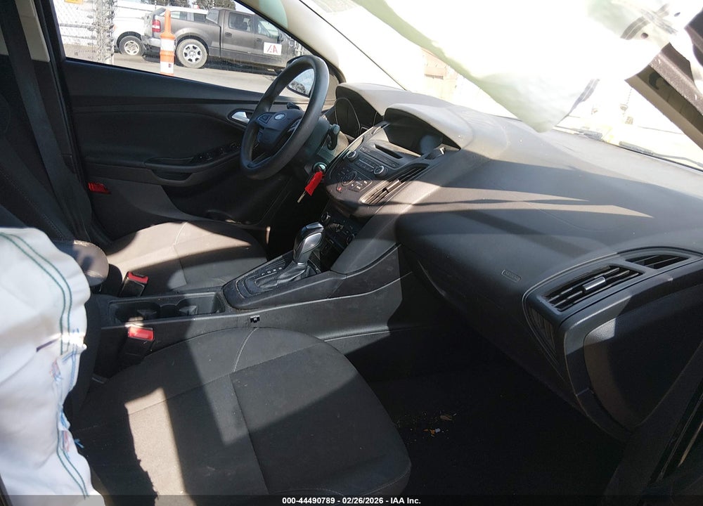 2015 FORD FOCUS SE VIN: 1FADP3F23FL369410