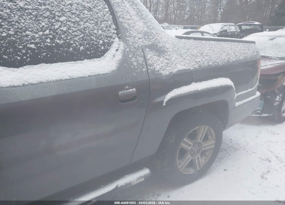 2011 HONDA RIDGELINE RTL VIN: 5FPYK1F58BB011197