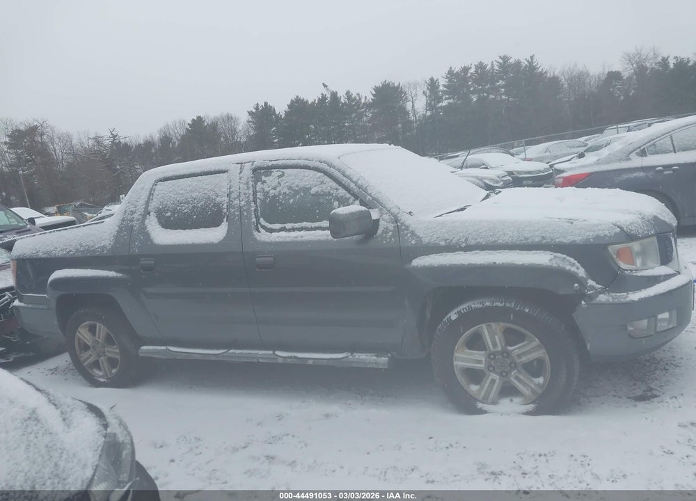 2011 HONDA RIDGELINE RTL VIN: 5FPYK1F58BB011197