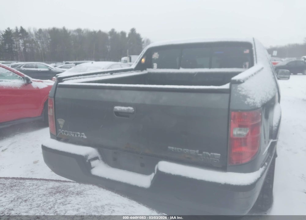 2011 HONDA RIDGELINE RTL VIN: 5FPYK1F58BB011197