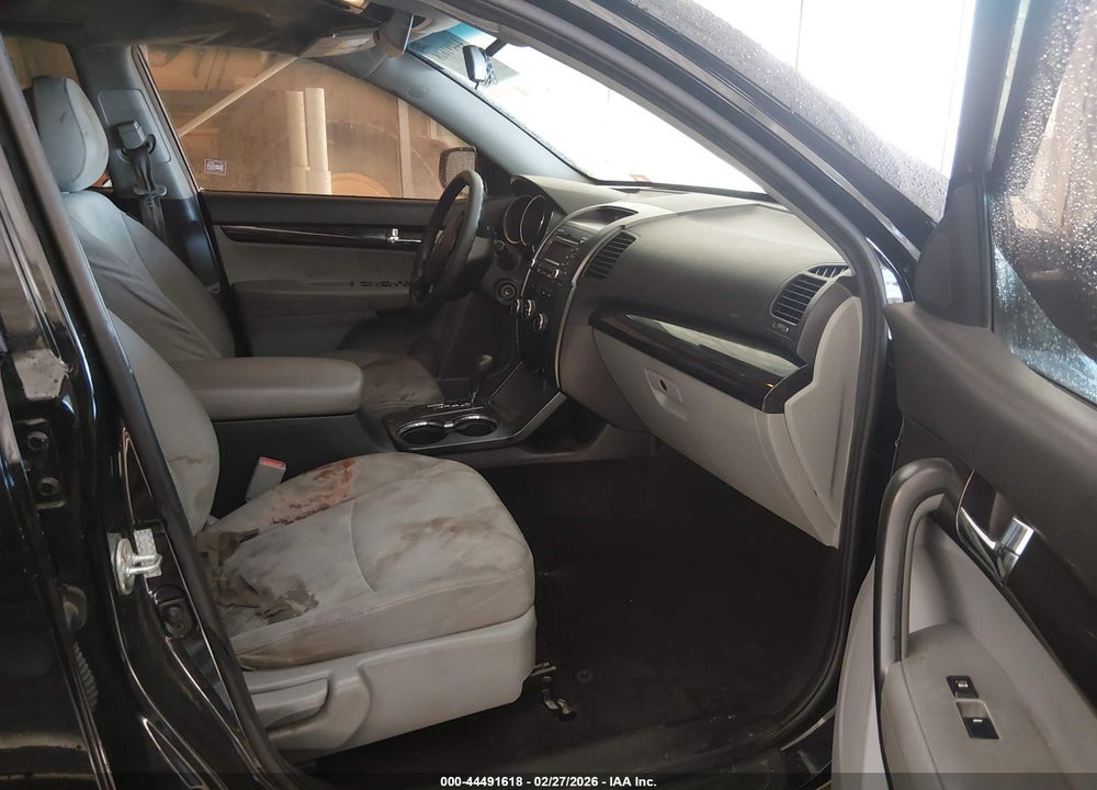 2011 KIA SORENTO LX VIN: 5XYKT3A17BG008943