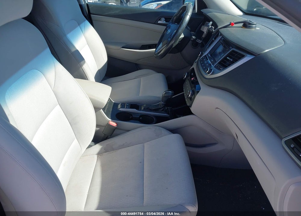 2017 HYUNDAI TUCSON SPORT VIN: KM8J3CA29HU383787