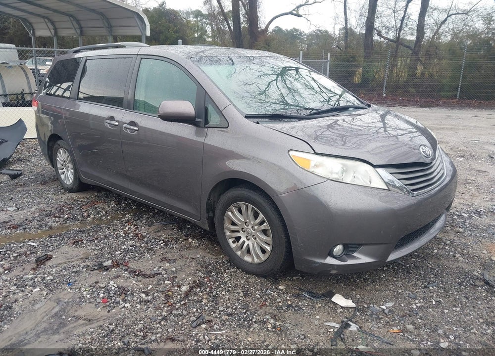 2011 TOYOTA SIENNA XLE V6 VIN: 5TDYK3DC9BS134315