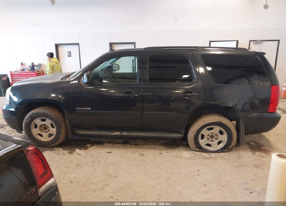 2013 GMC YUKON VIN: 1GKS2AE09DR228053