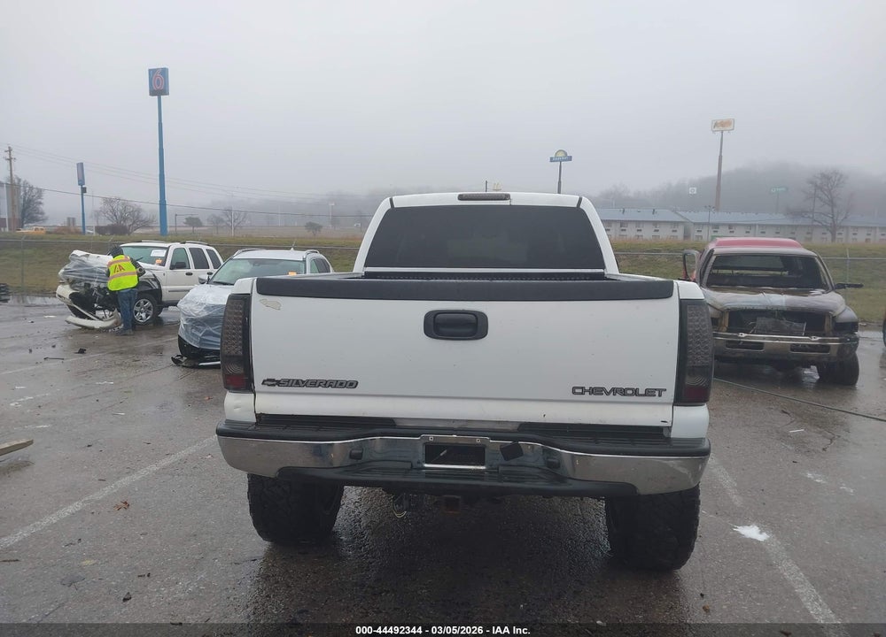 2005 CHEVROLET SILVERADO 2500HD LS VIN: 1GCHK23U45F945772