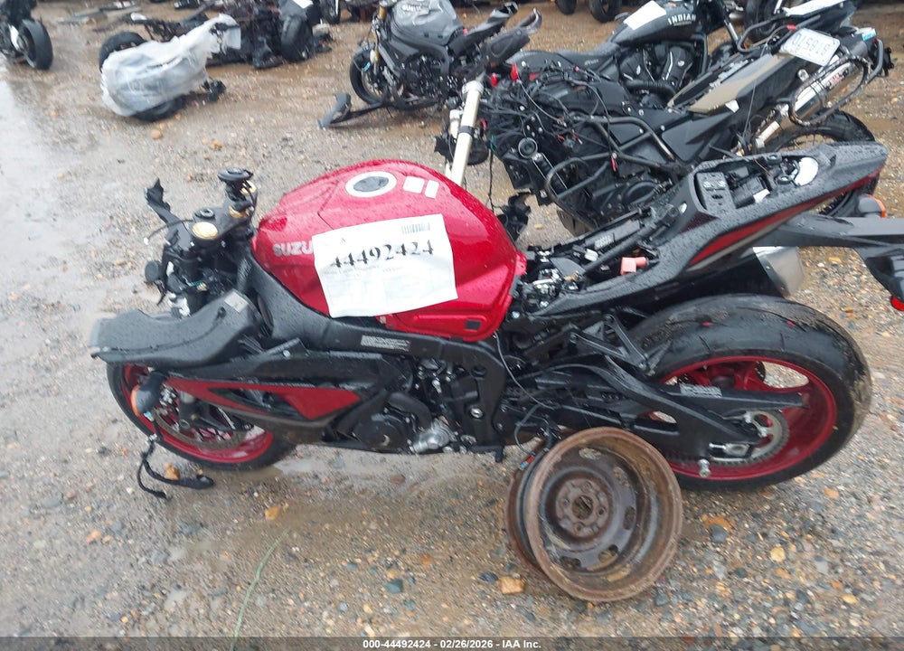 2025 SUZUKI GSX-R1000 VIN: JS1DM11B4S7100537