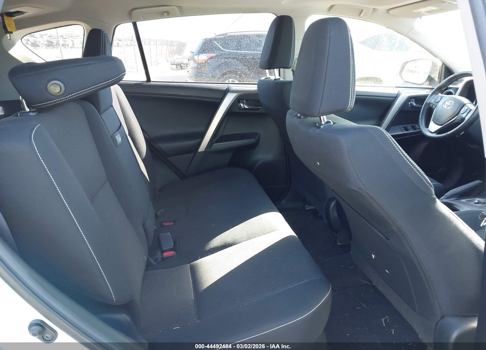 2016 TOYOTA RAV4 HYBRID XLE VIN: JTMRJREV5GD034709