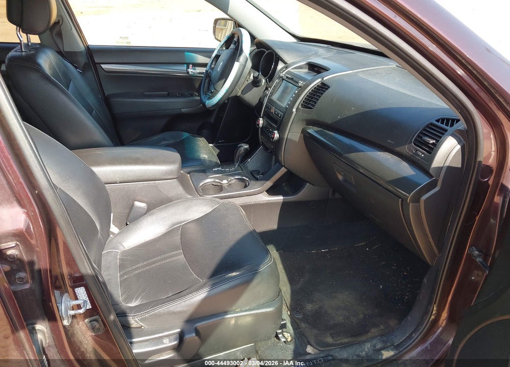 2011 KIA SORENTO SX V6 VIN: 5XYKWDA29BG067076