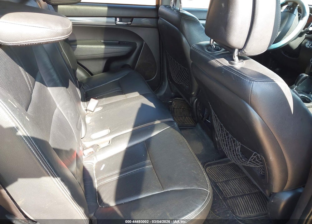 2011 KIA SORENTO SX V6 VIN: 5XYKWDA29BG067076