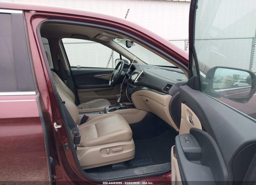 2017 HONDA RIDGELINE RTL-T VIN: 5FPYK3F61HB001947