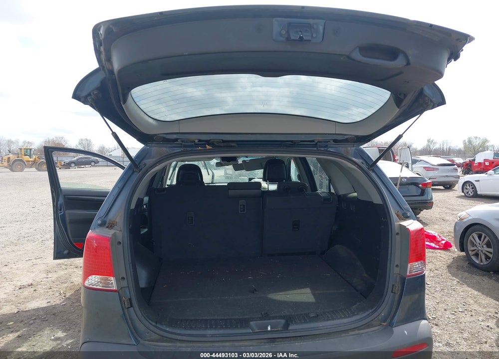2011 KIA SORENTO LX VIN: 5XYKT3A11BG133484