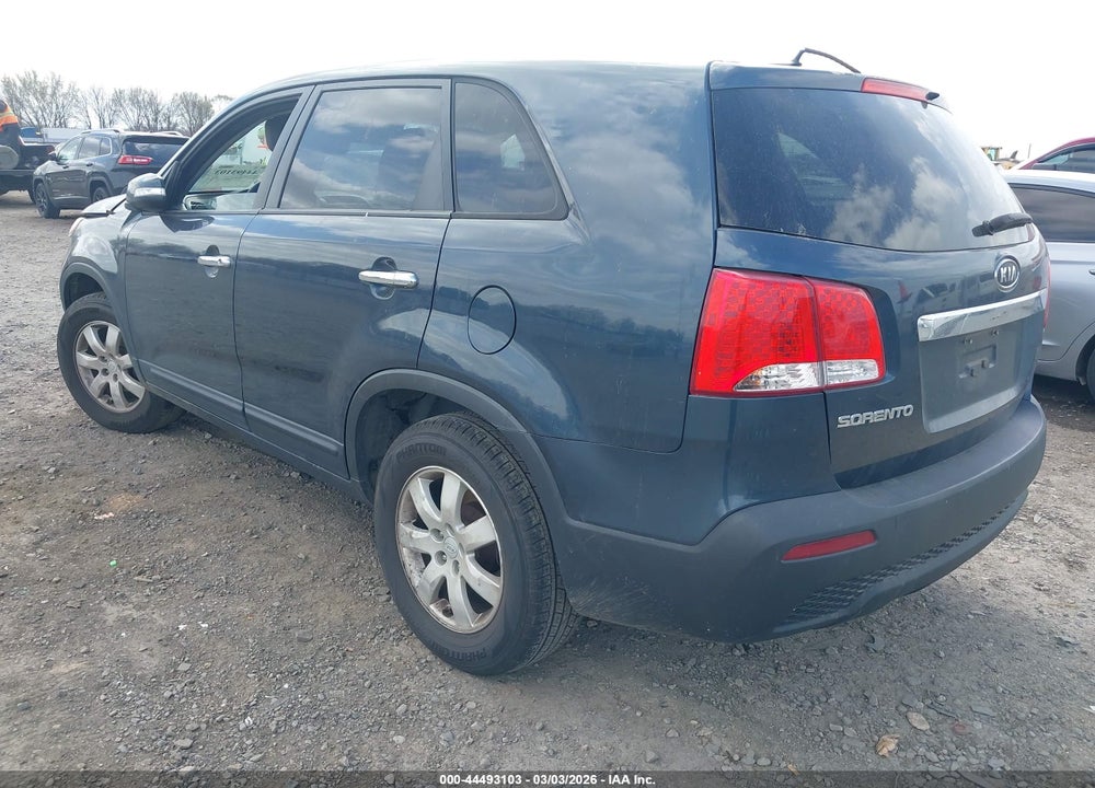 2011 KIA SORENTO LX VIN: 5XYKT3A11BG133484