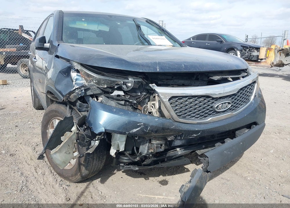 2011 KIA SORENTO LX VIN: 5XYKT3A11BG133484