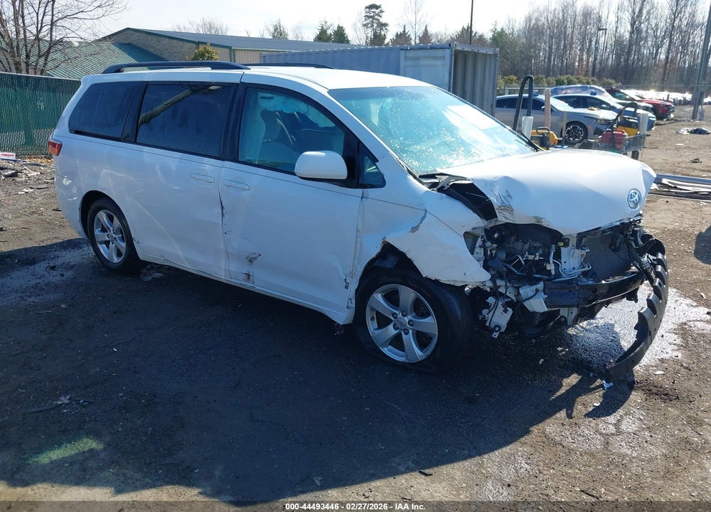 2017 TOYOTA SIENNA LE 8 PASSENGER VIN: 5TDKZ3DC7HS881390