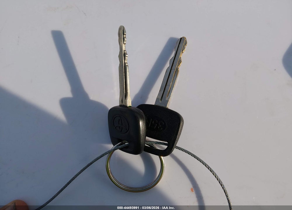2015 TOYOTA TACOMA VIN: 5TFTX4CN2FX052155
