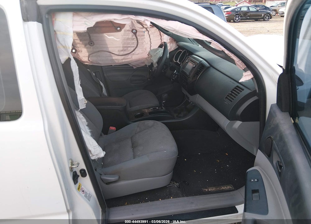 2015 TOYOTA TACOMA VIN: 5TFTX4CN2FX052155