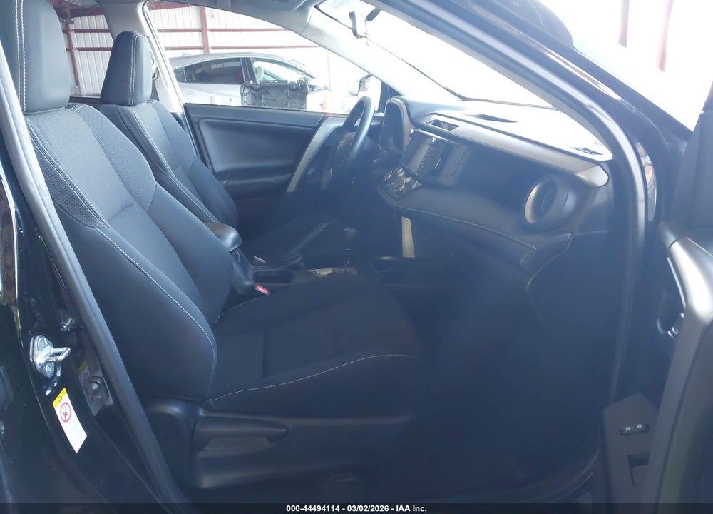 2016 TOYOTA RAV4 XLE VIN: 2T3RFREV2GW482068
