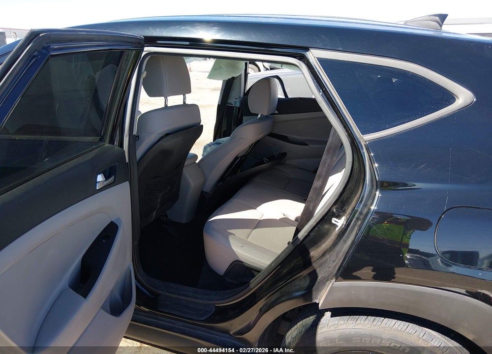 2019 HYUNDAI TUCSON SE VIN: KM8J23A44KU905771