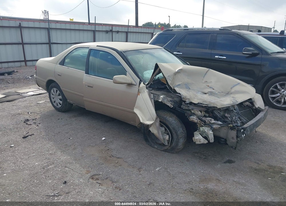 2000 TOYOTA CAMRY LE VIN: JT2BG22K0Y0472931