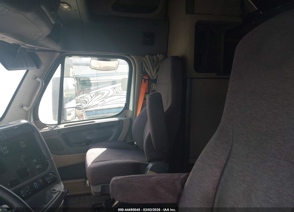 2014 FREIGHTLINER CASCADIA 125 VIN: 3AKJGLD53ESFX2869