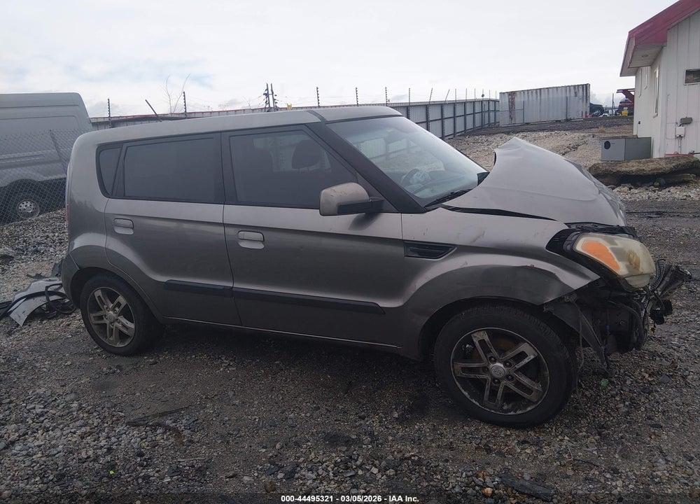2010 KIA SOUL + VIN: KNDJT2A2XA7038402