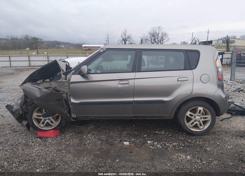 2010 KIA SOUL + VIN: KNDJT2A2XA7038402