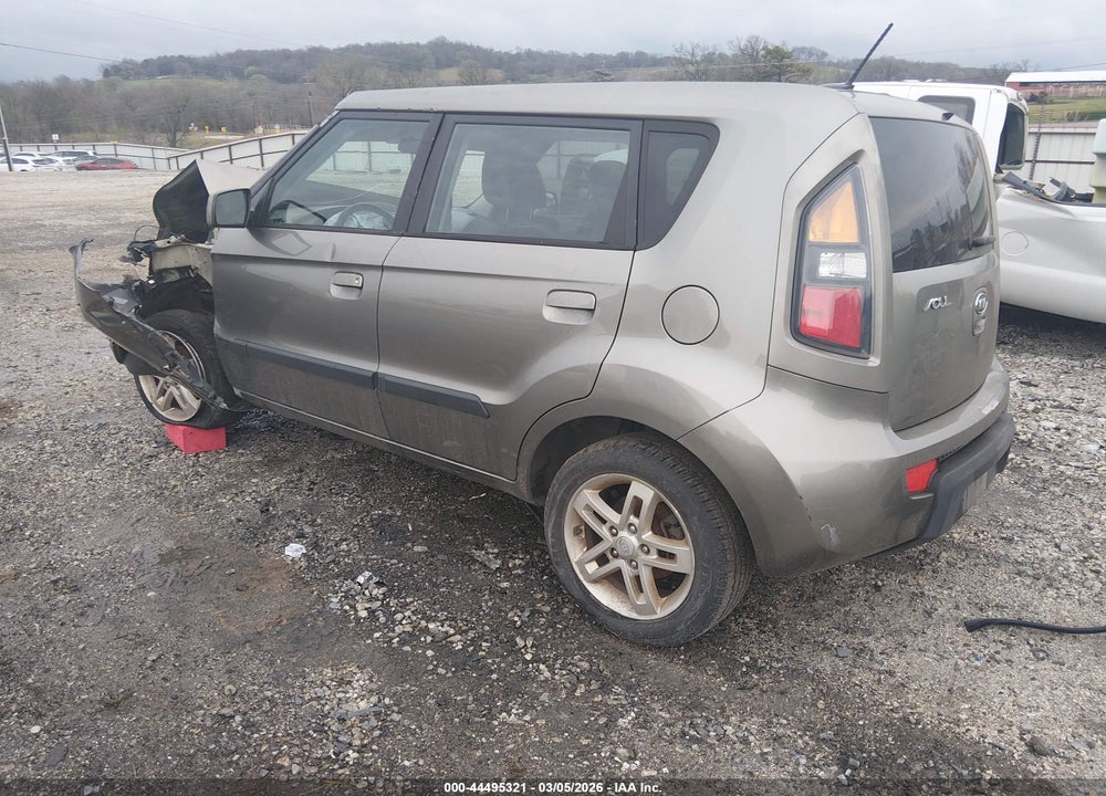 2010 KIA SOUL + VIN: KNDJT2A2XA7038402