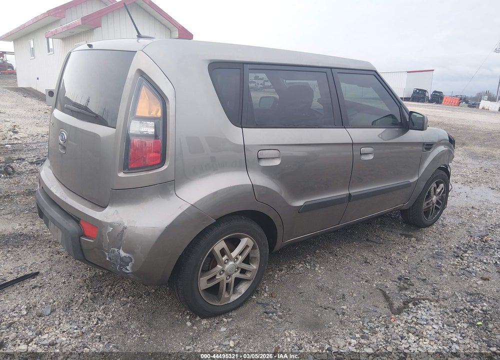 2010 KIA SOUL + VIN: KNDJT2A2XA7038402