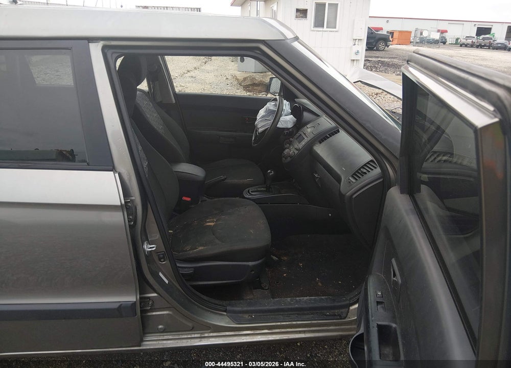 2010 KIA SOUL + VIN: KNDJT2A2XA7038402
