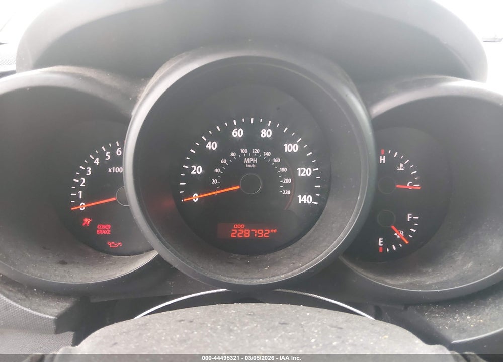 2010 KIA SOUL + VIN: KNDJT2A2XA7038402
