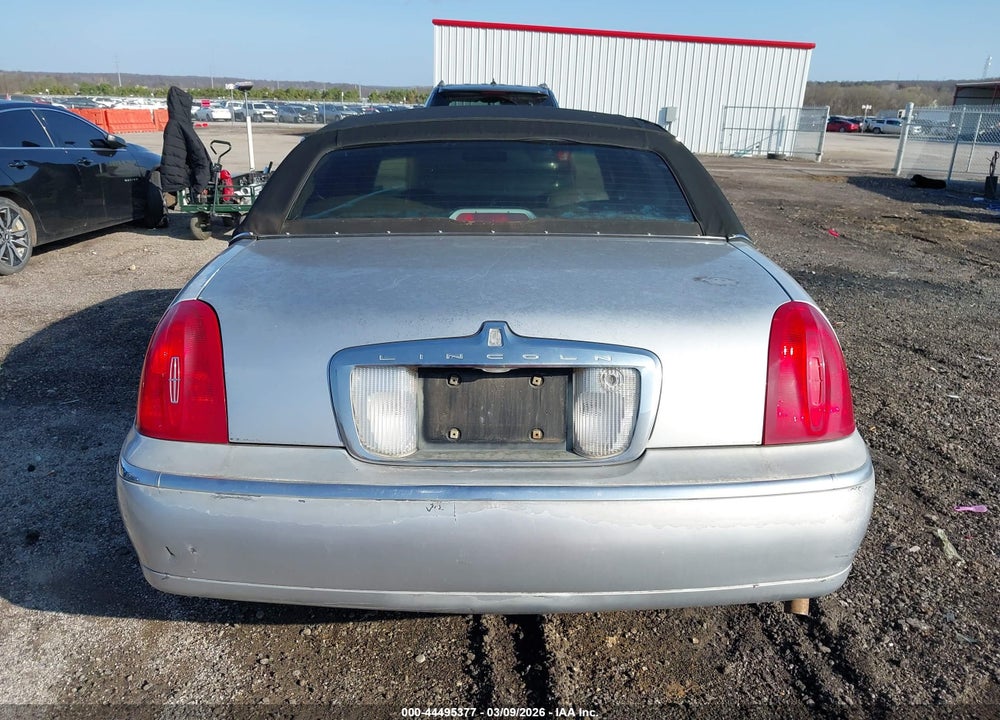1998 LINCOLN TOWN CAR SIGNATURE VIN: 1LNFM82WXWY655710
