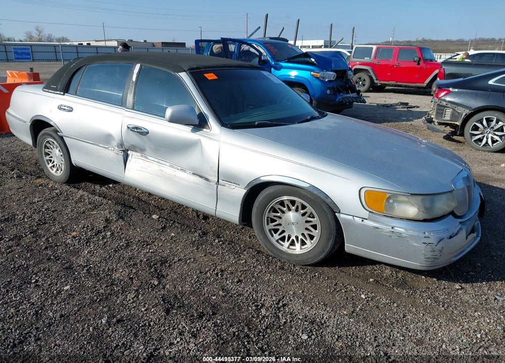 1998 LINCOLN TOWN CAR SIGNATURE VIN: 1LNFM82WXWY655710
