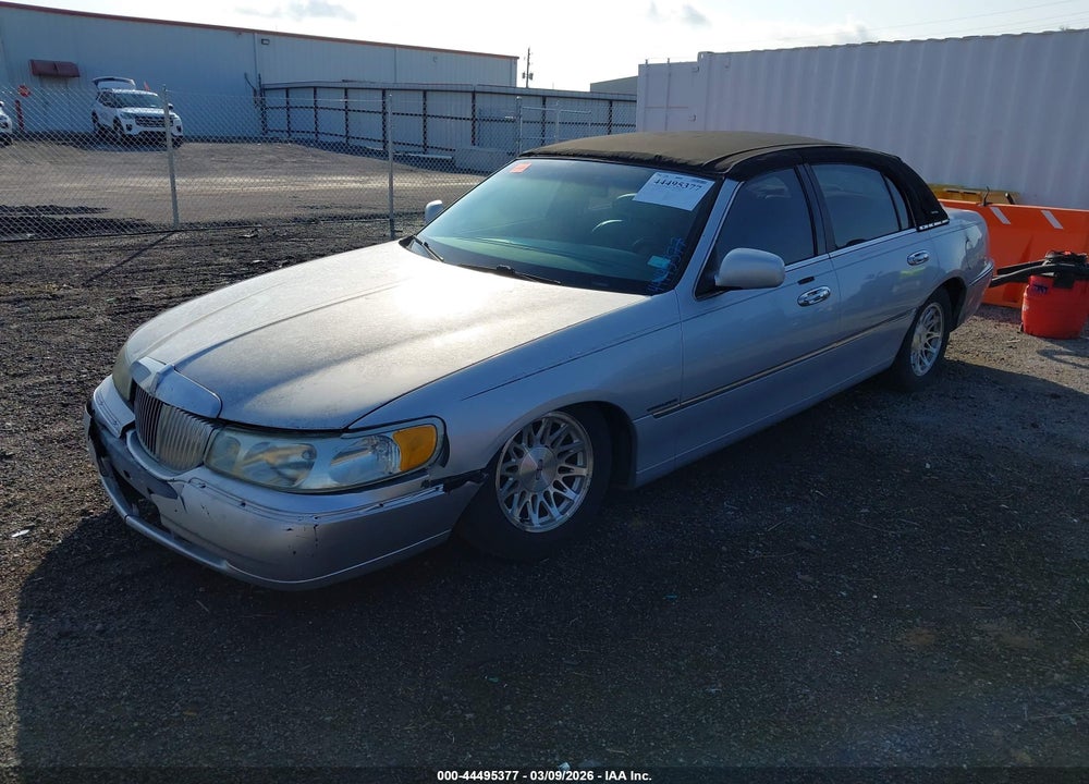 1998 LINCOLN TOWN CAR SIGNATURE VIN: 1LNFM82WXWY655710