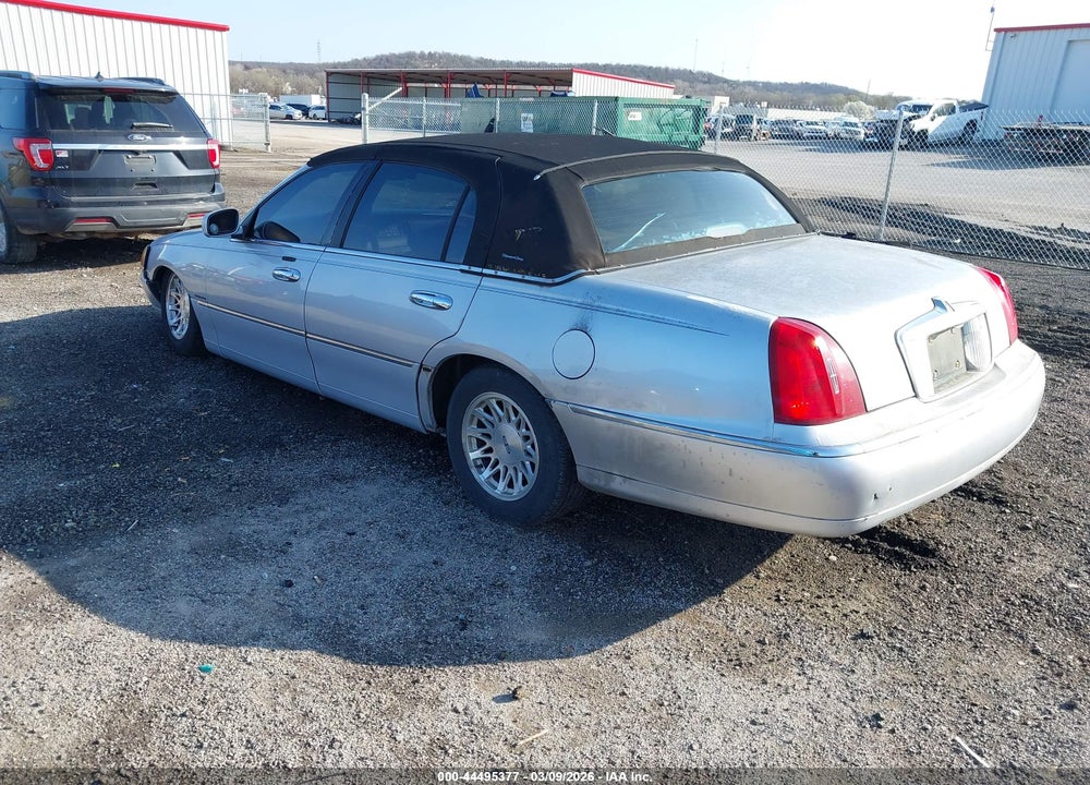 1998 LINCOLN TOWN CAR SIGNATURE VIN: 1LNFM82WXWY655710
