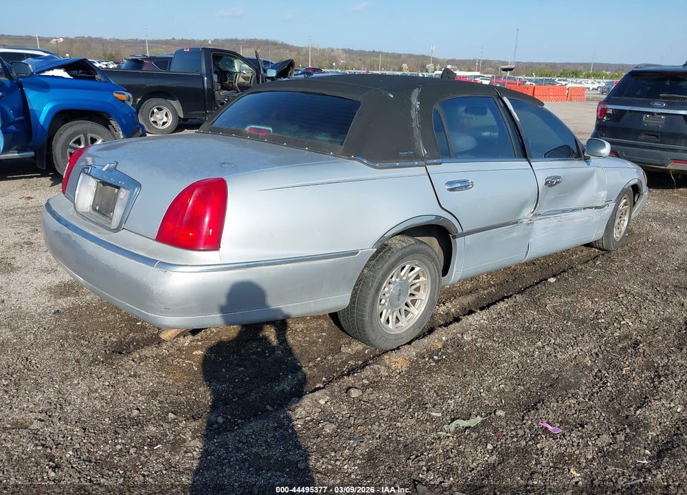 1998 LINCOLN TOWN CAR SIGNATURE VIN: 1LNFM82WXWY655710